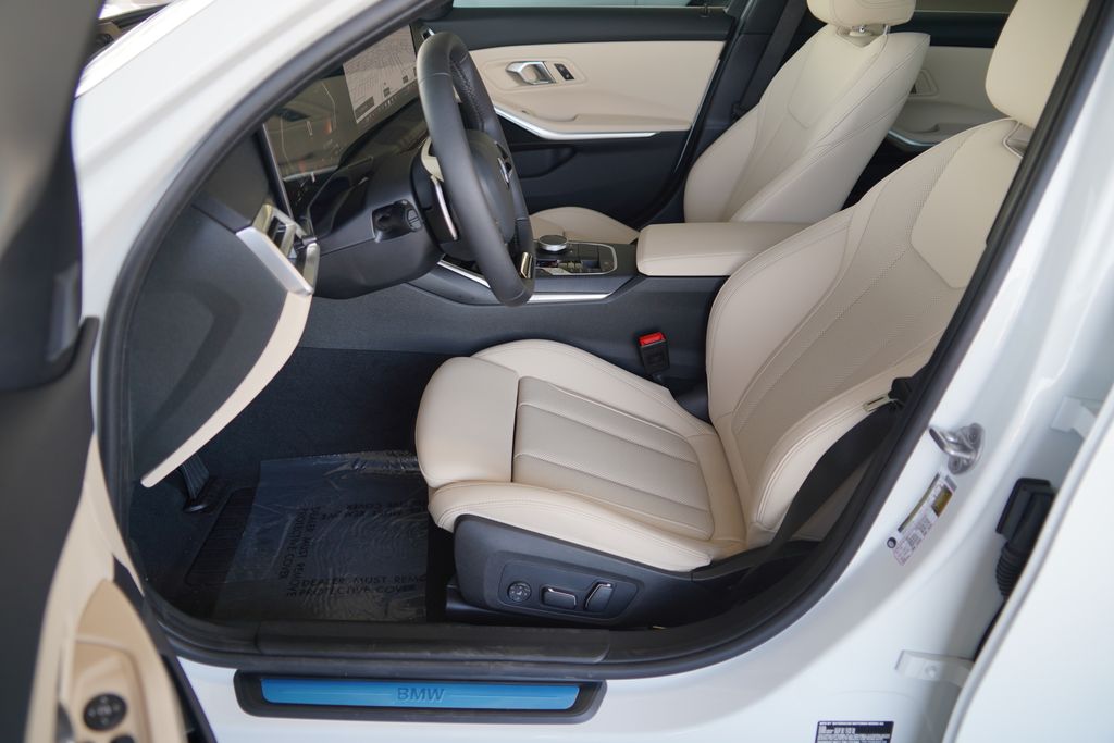Thumbnail: 2026 BMW 3 Series - 9