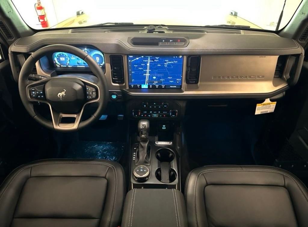 2025 Ford Bronco Outer Banks photo 4