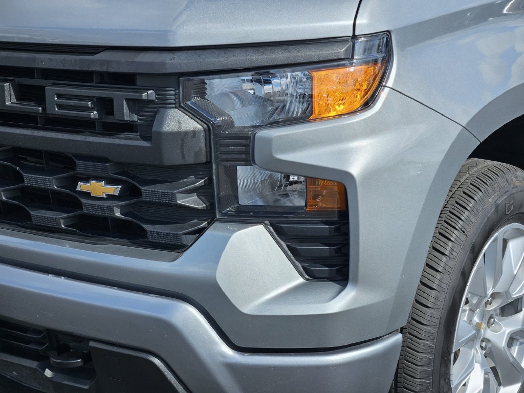 Used 2025 Gray Chevrolet Custom image 8