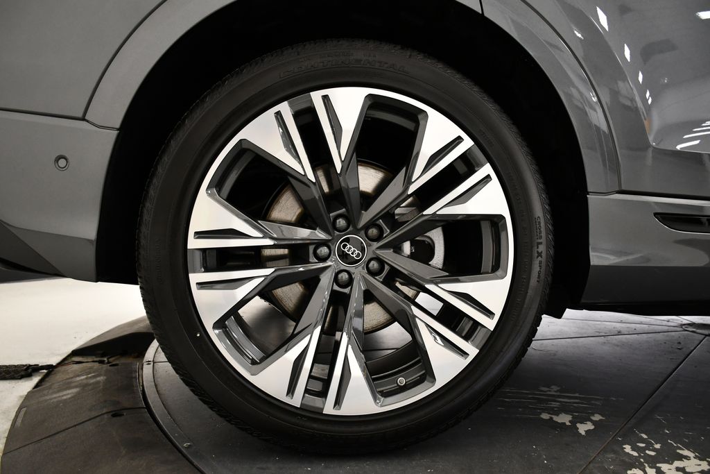 Thumbnail: 2026 Audi Q8 - 15