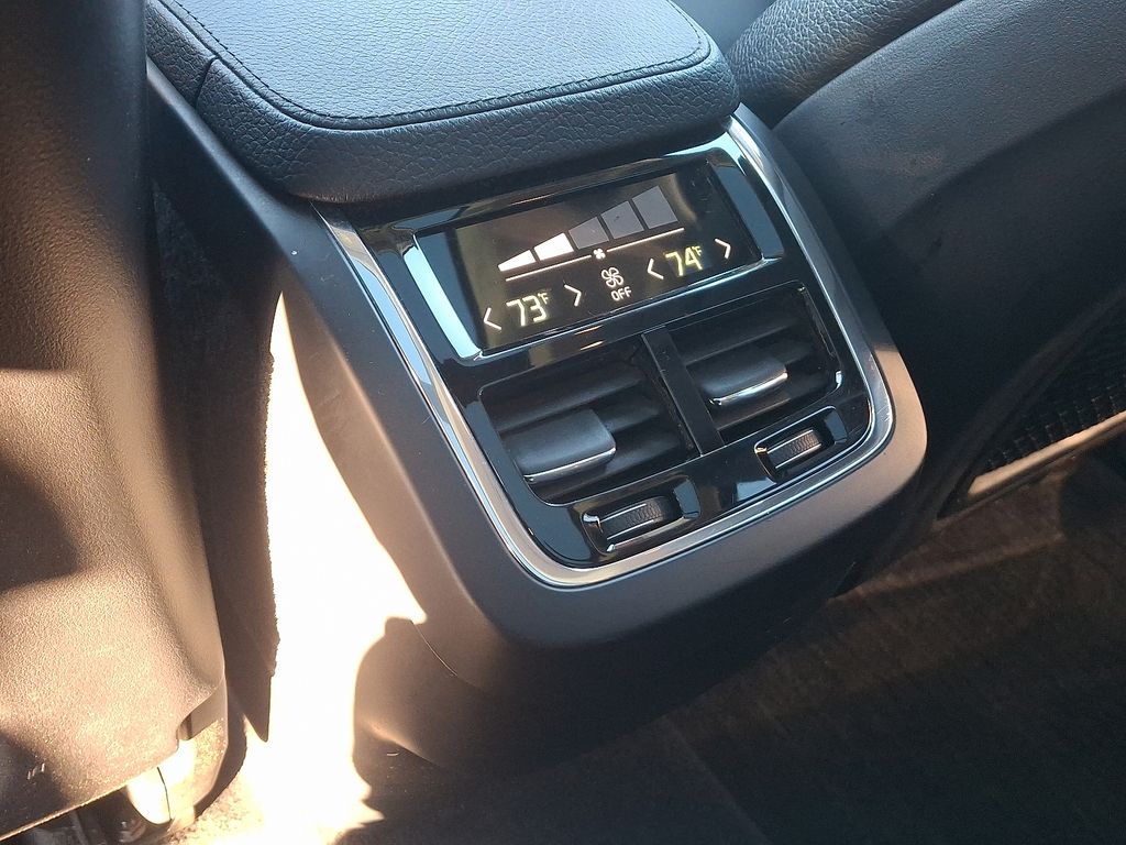 Thumbnail: 2016 Volvo XC90 - 11