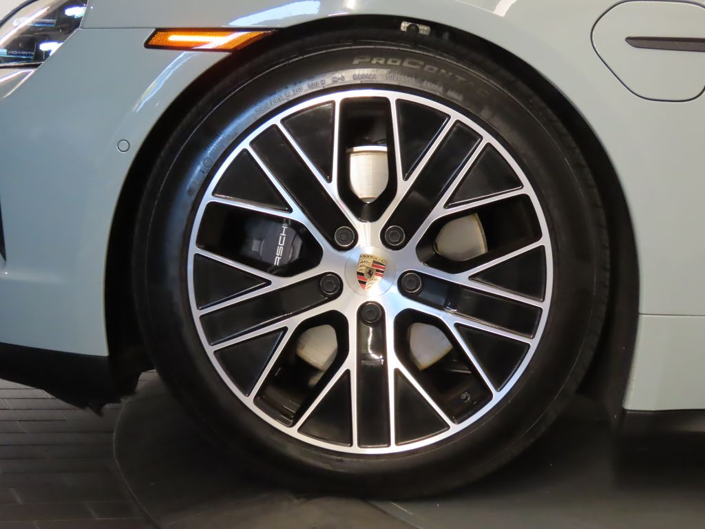 Thumbnail: 2025 Porsche Taycan - 11