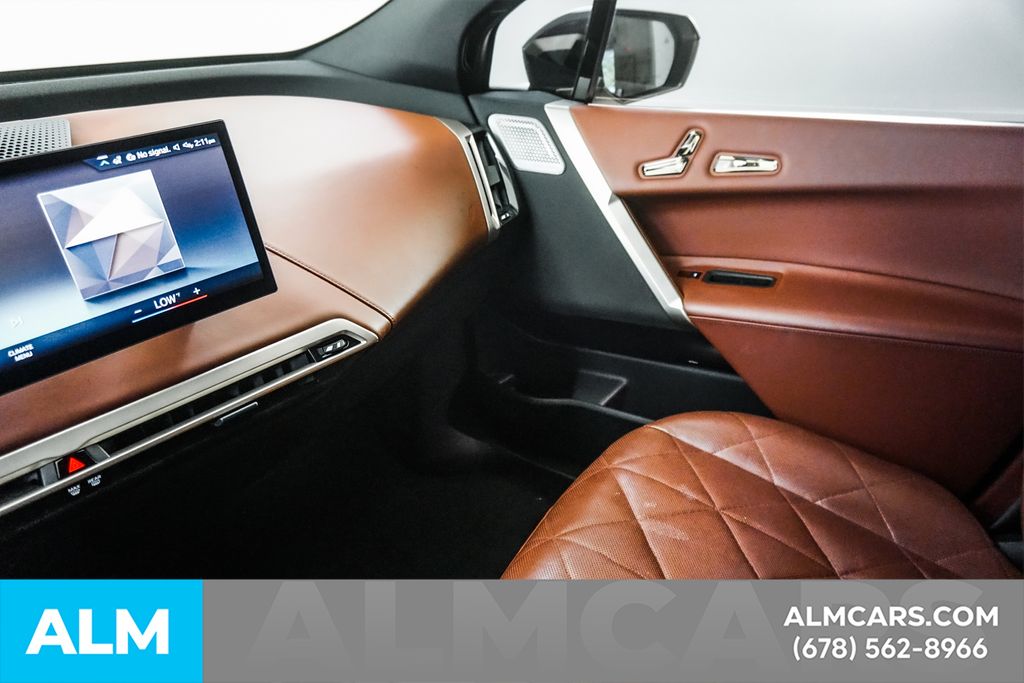 Used 2023 Black BMW M60 image 41