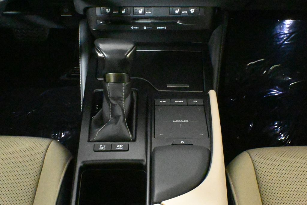 2020 Lexus ES Hybrid 300h 26
