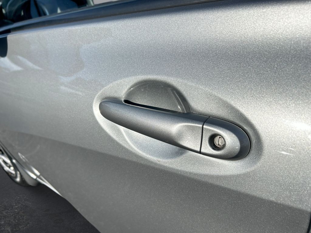 Thumbnail: 2015 Nissan Versa Note - 26