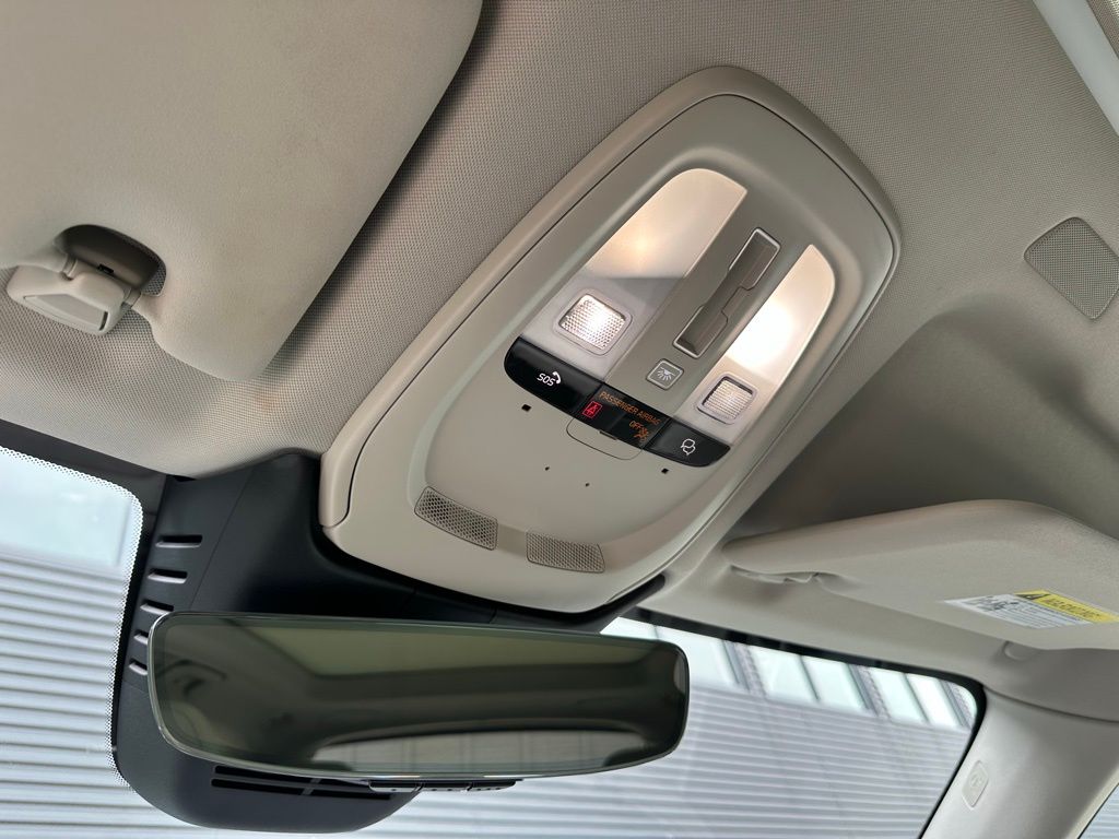 Thumbnail: 2023 Volvo XC60 - 32