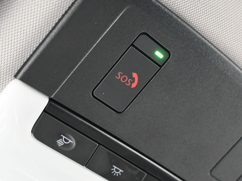 Used 2022 Alloy Silver Metallic Mitsubishi SE image 21