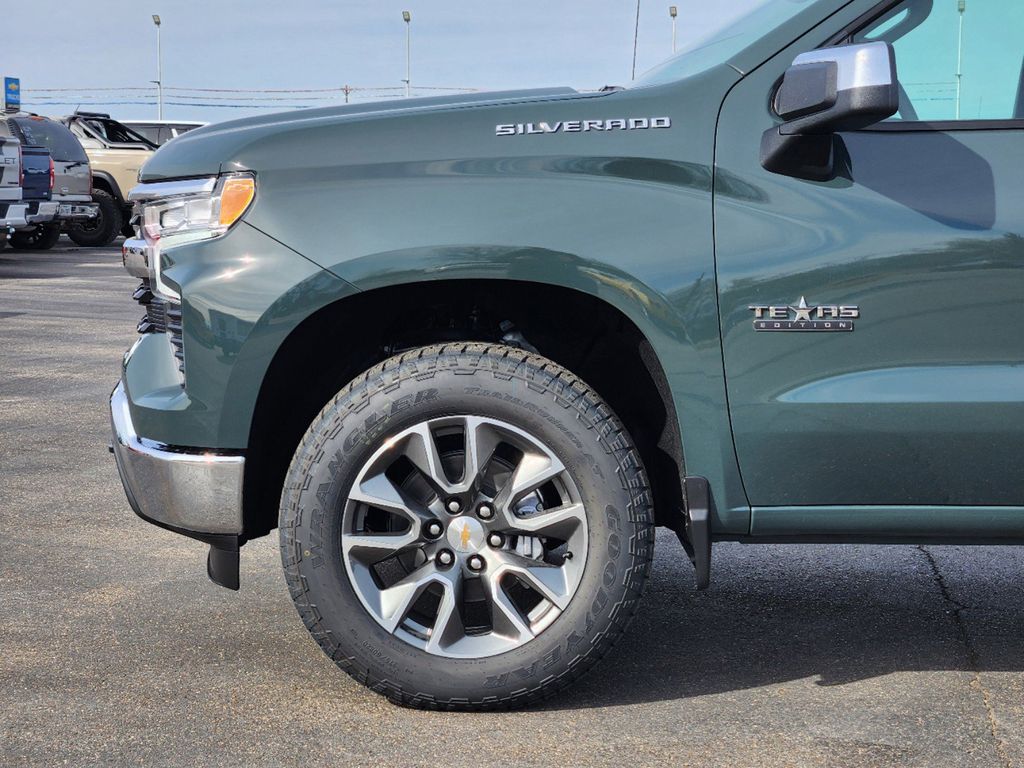 2025 Chevrolet Silverado 1500 LT 6