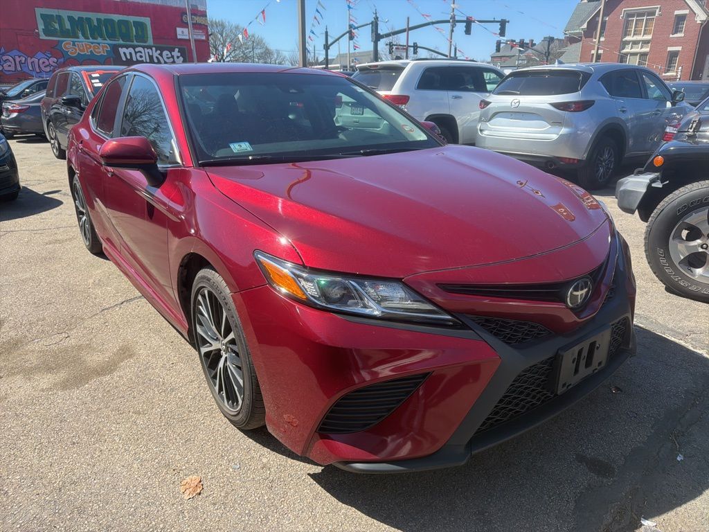Pearl 2018 Toyota Camry SE Sedan Front-Wheel Drive 8-Speed Automatic