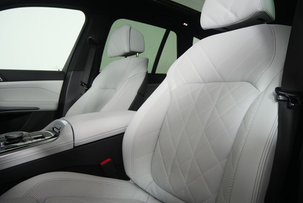 Thumbnail: 2026 BMW X5 - 11