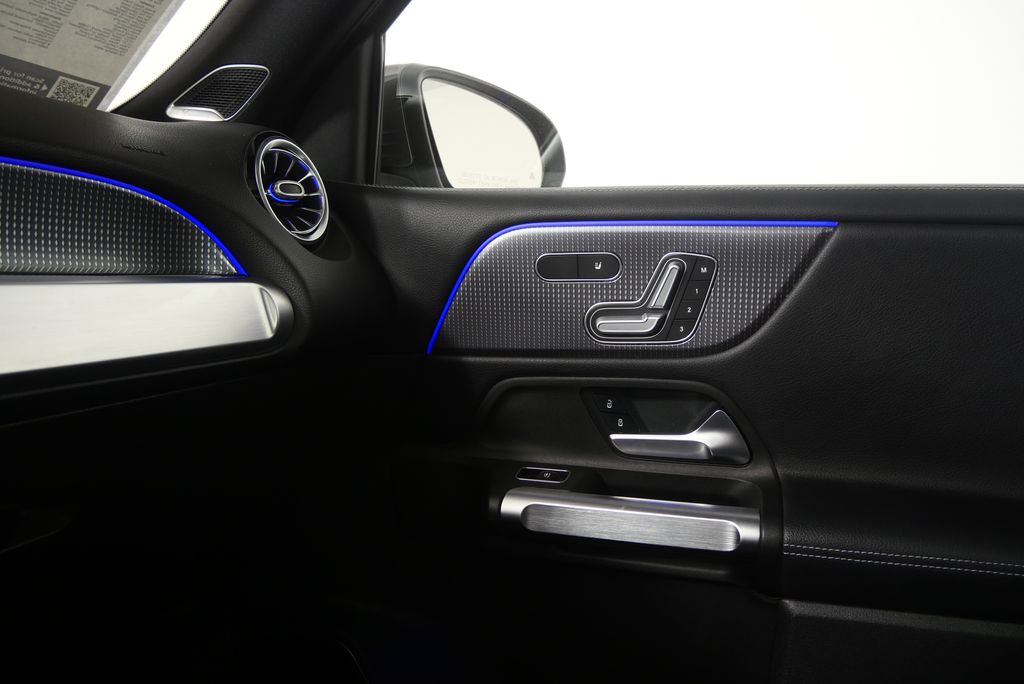 Thumbnail: 2021 Mercedes-Benz GLB - 25