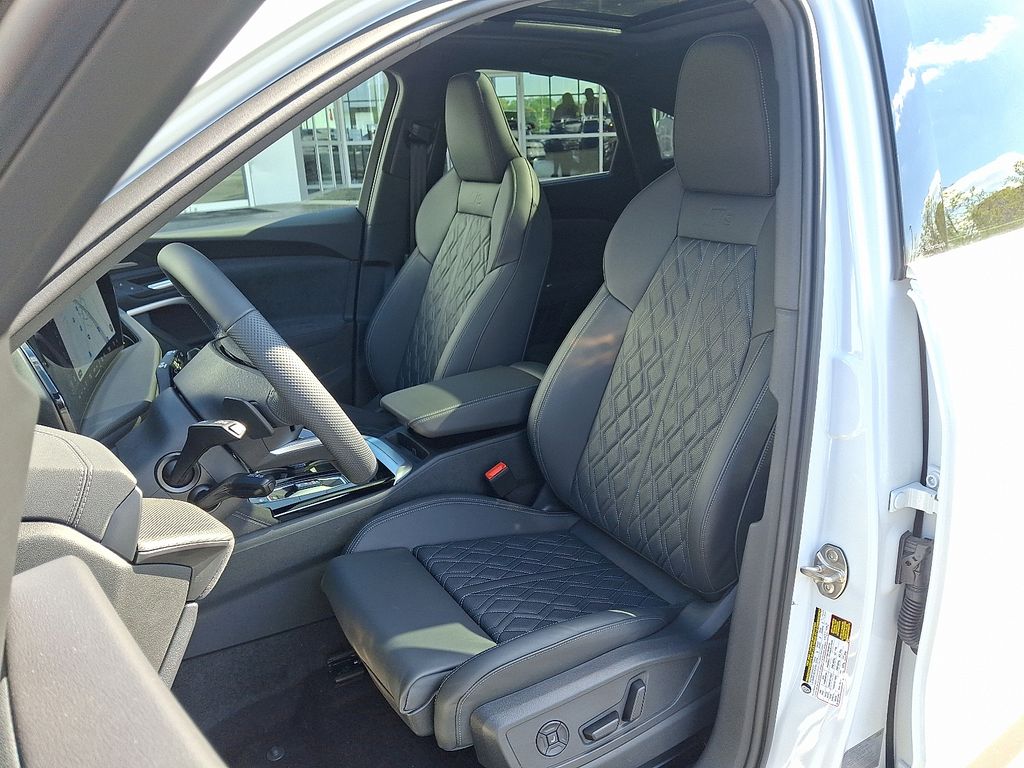 Thumbnail: 2026 Audi SQ5 - 10