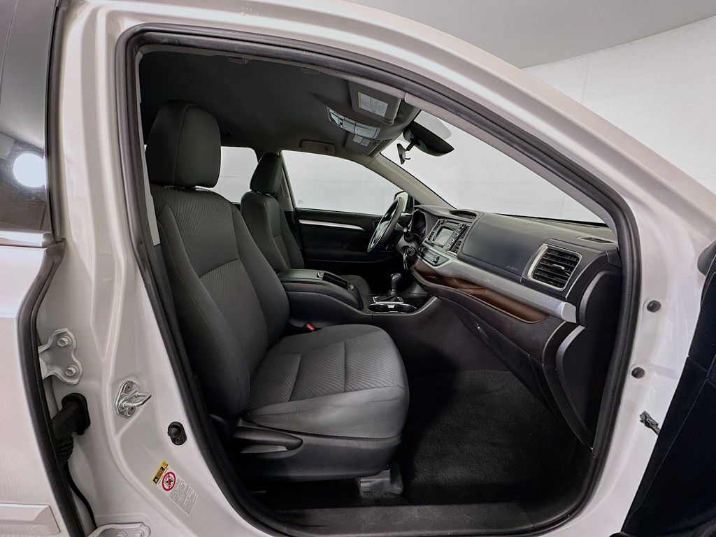 Thumbnail: 2019 Toyota Highlander - 27