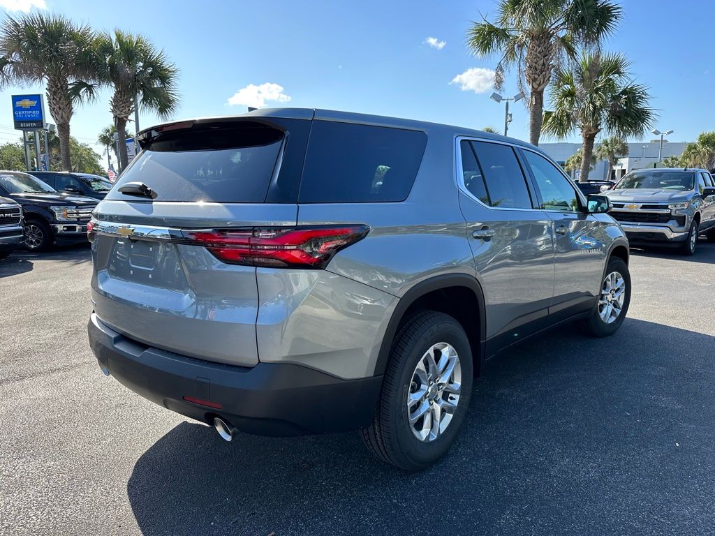 2023 Chevrolet Traverse LS 8