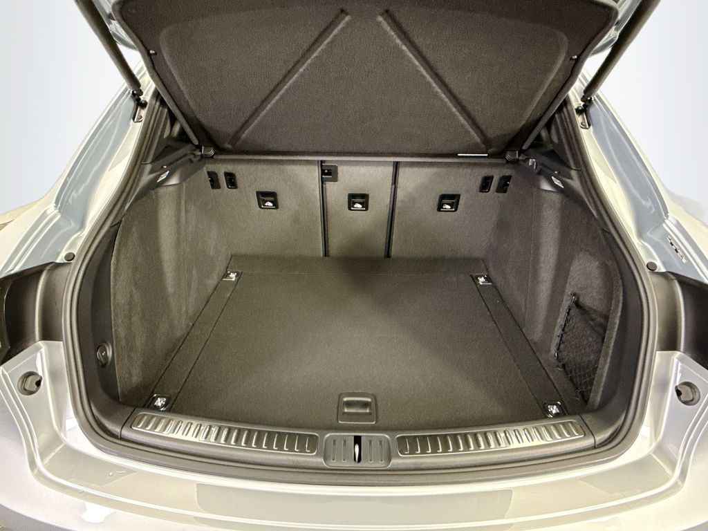 Thumbnail: 2026 Porsche Macan - 29