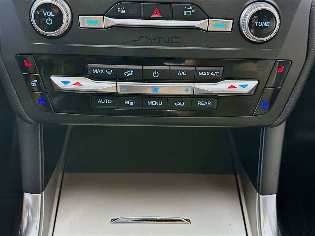 FordExplorer18