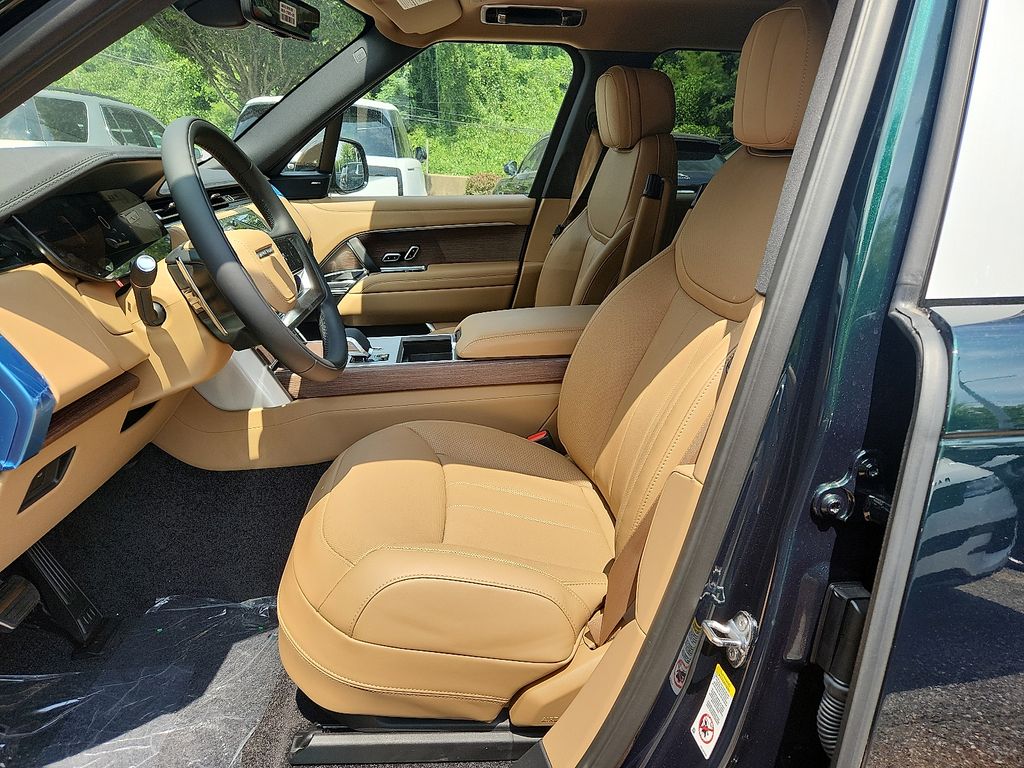 Thumbnail: 2025 Land Rover Range Rover - 6