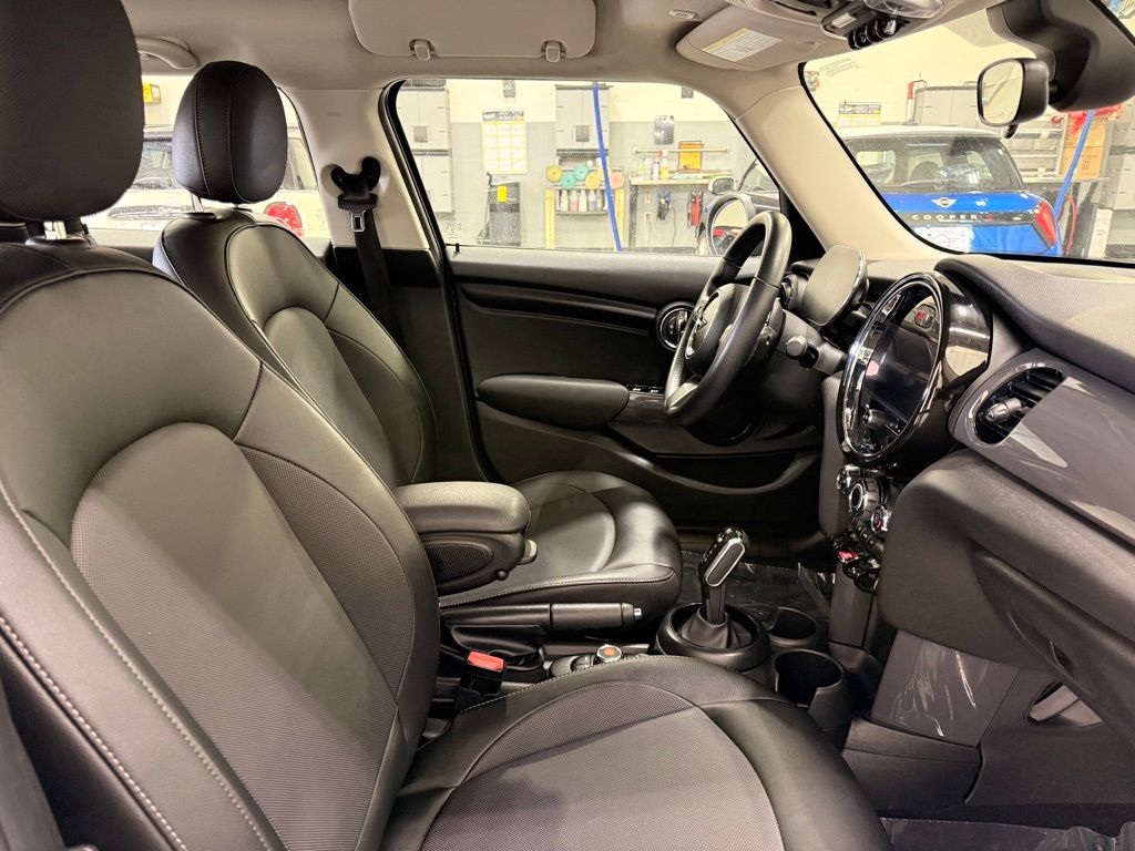 Thumbnail: 2022 MINI Cooper - 30