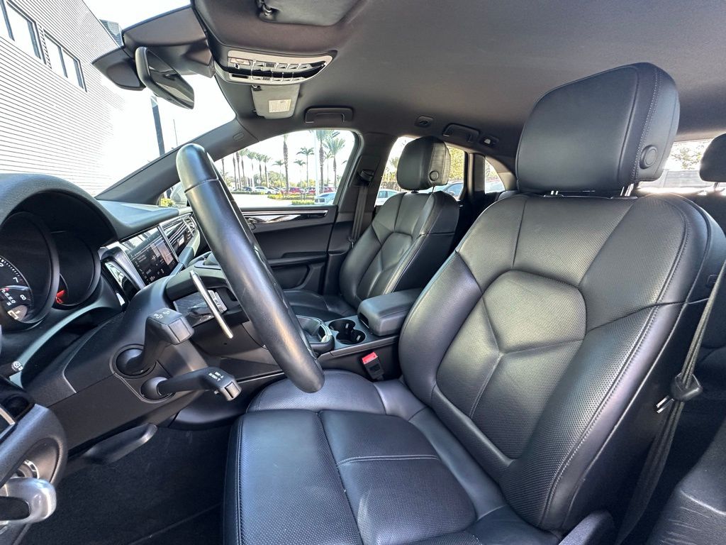 Thumbnail: 2023 Porsche Macan - 5