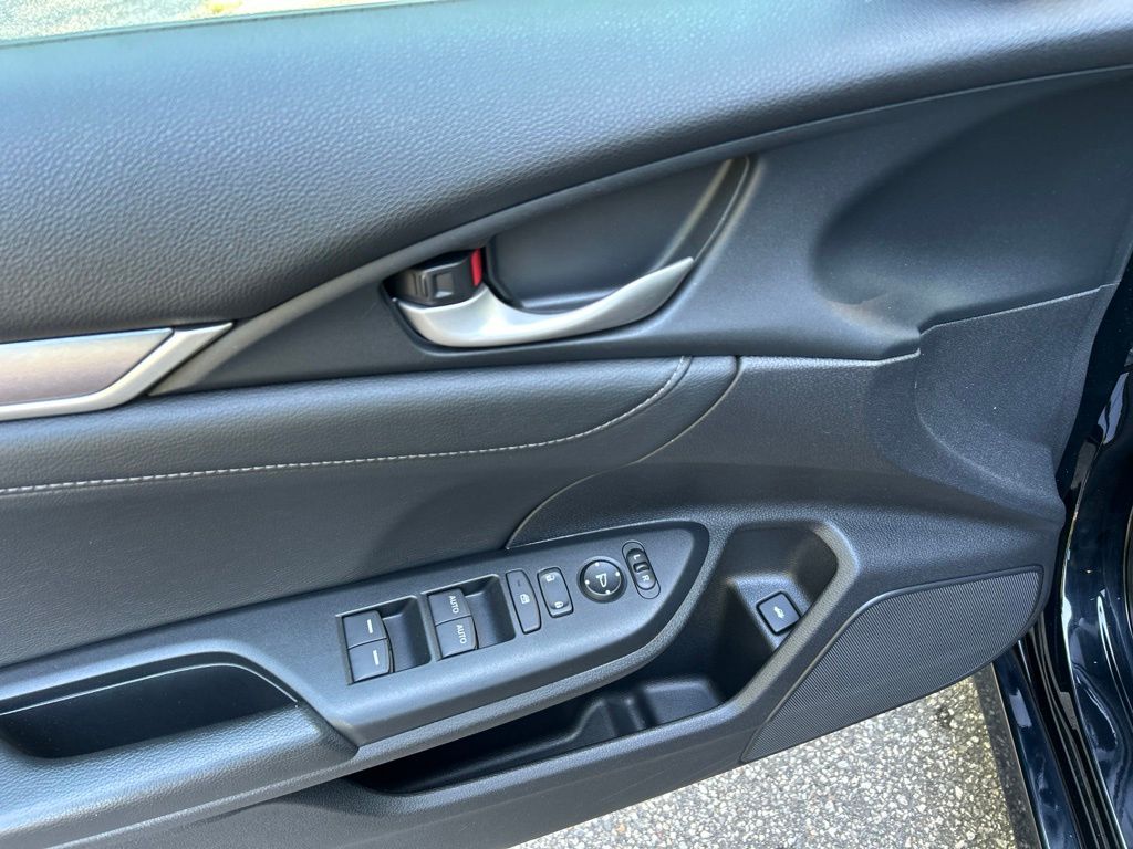 Used 2016 Black Honda Touring image 14