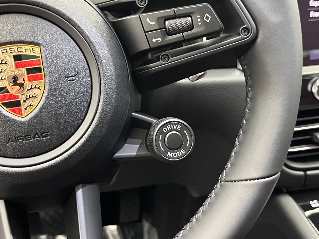 Thumbnail: 2026 Porsche Macan - 15