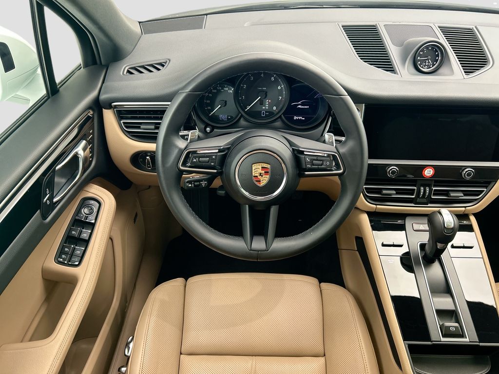 Thumbnail: 2025 Porsche Macan - 12