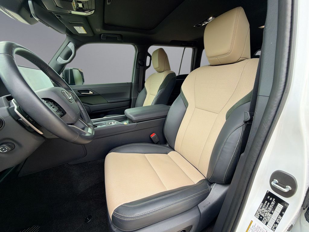 Thumbnail: 2024 Lexus GX - 30