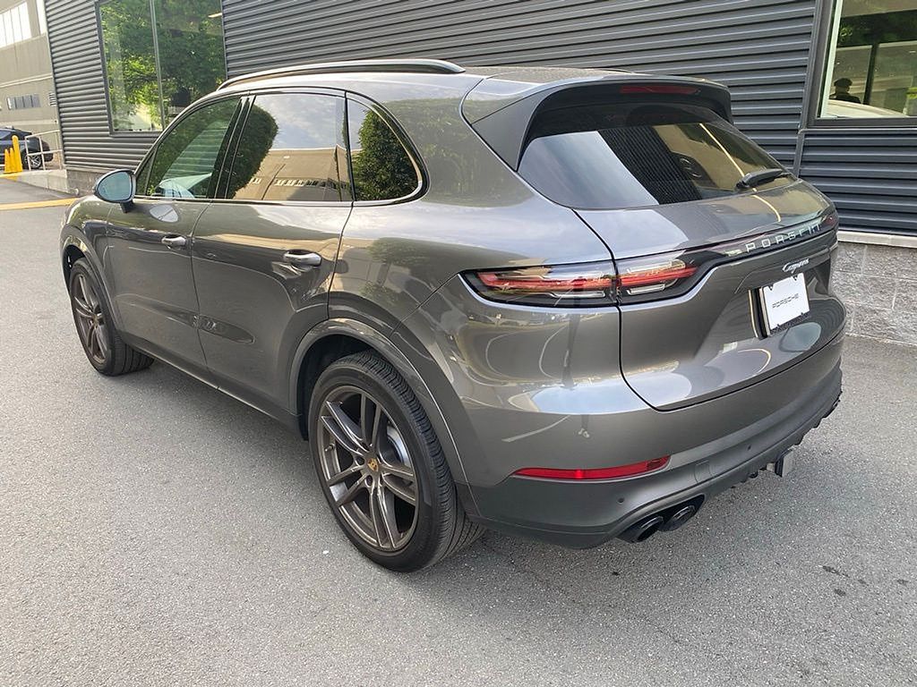 Thumbnail: 2022 Porsche Cayenne - 3