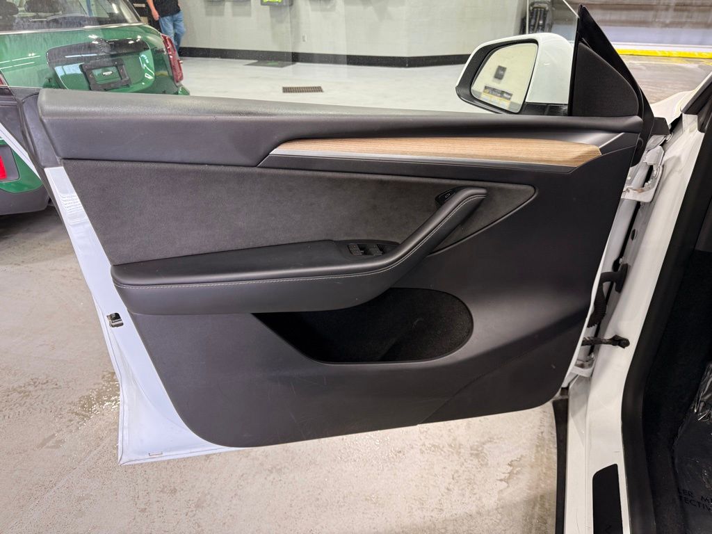 Thumbnail: 2023 Tesla Model Y - 10