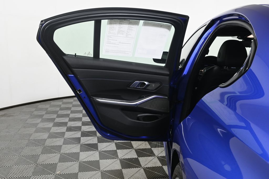 Thumbnail: 2022 BMW 3 Series - 31