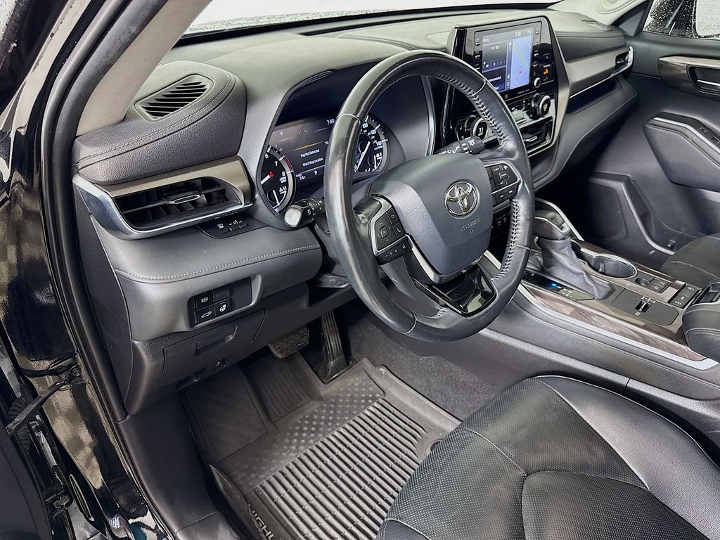 Thumbnail: 2020 Toyota Highlander - 9