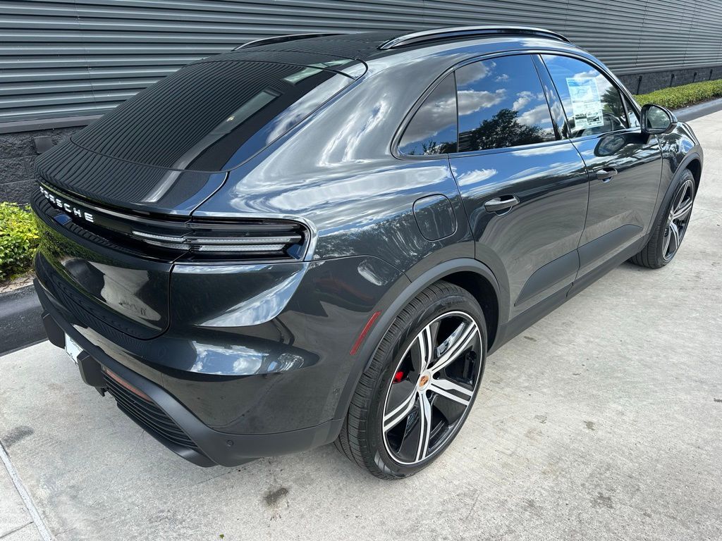 Thumbnail: 2026 Porsche Macan - 9