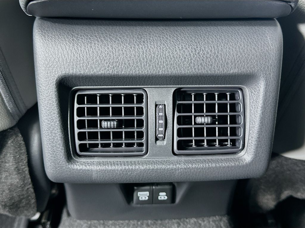 Thumbnail: 2025 Toyota Camry - 25