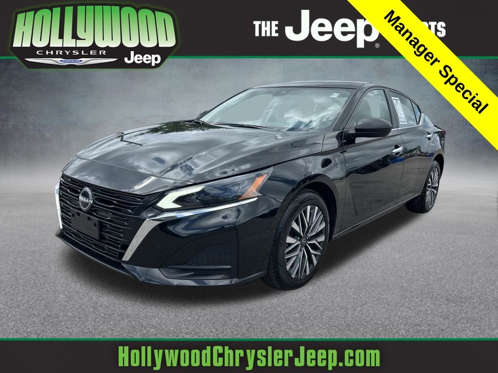 Super Black Clearcoat 2024 Nissan Altima Sedan All-Wheel Drive Continuously Variable Transmission