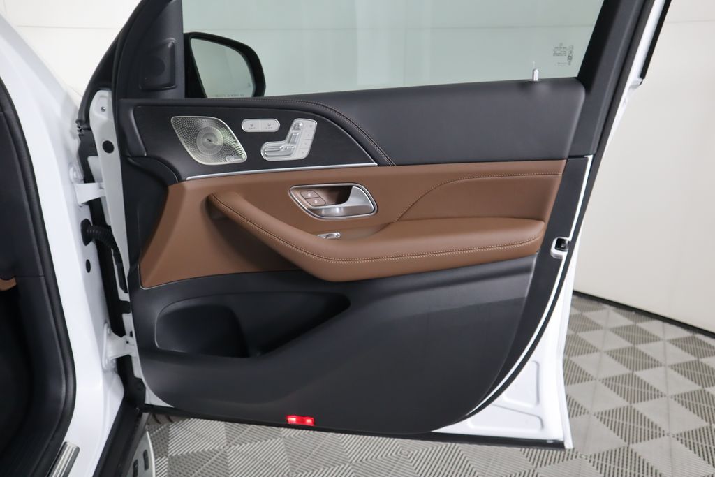 2025 Mercedes-Benz GLS 580 27