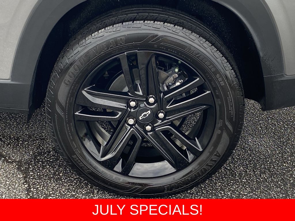 Used 2025 Chevrolet Trax SUV