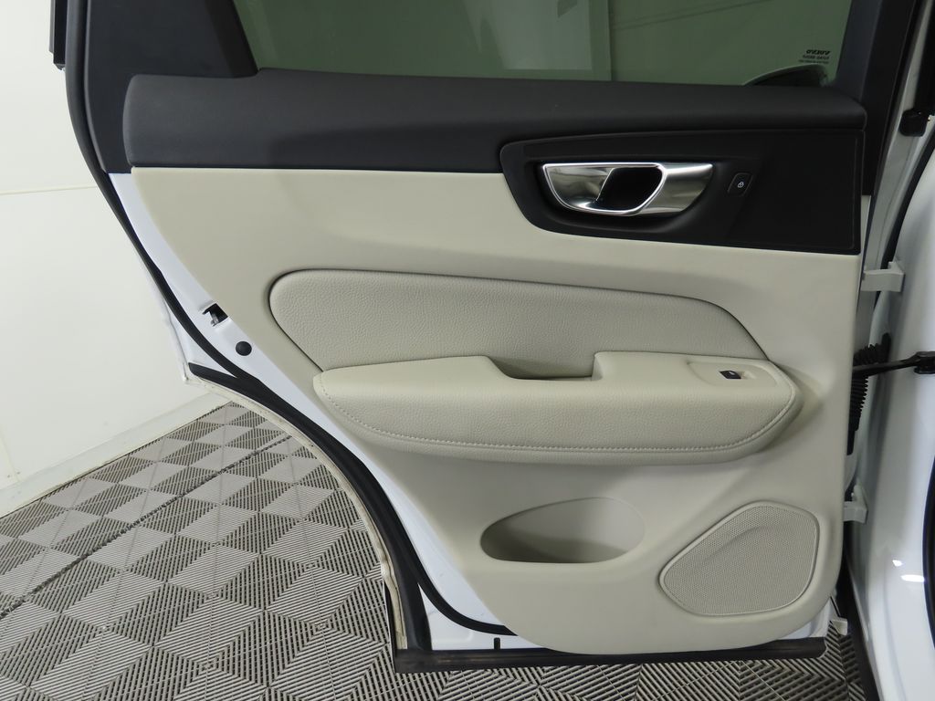 Thumbnail: 2019 Volvo XC60 - 26