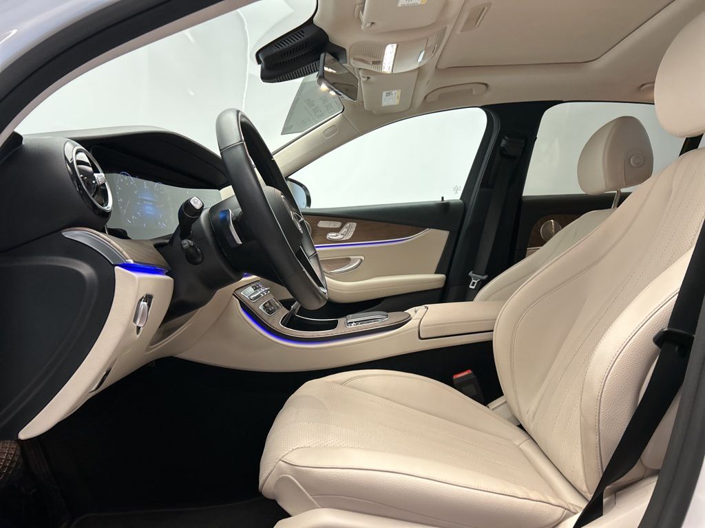 Thumbnail: 2022 Mercedes-Benz E-Class - 12