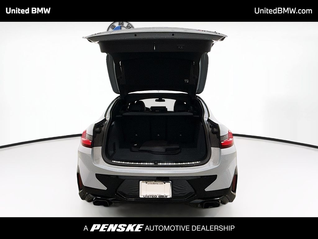 Thumbnail: 2025 BMW X4 - 14