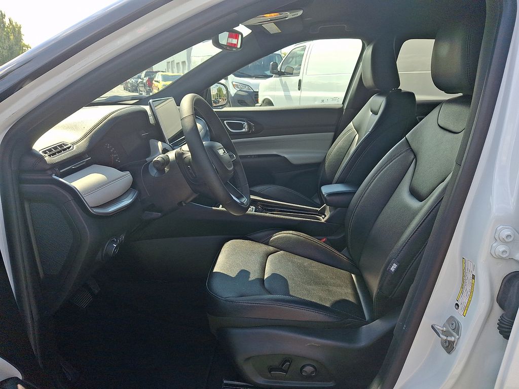 2025 Jeep Compass Limited White at South Hills CDJR