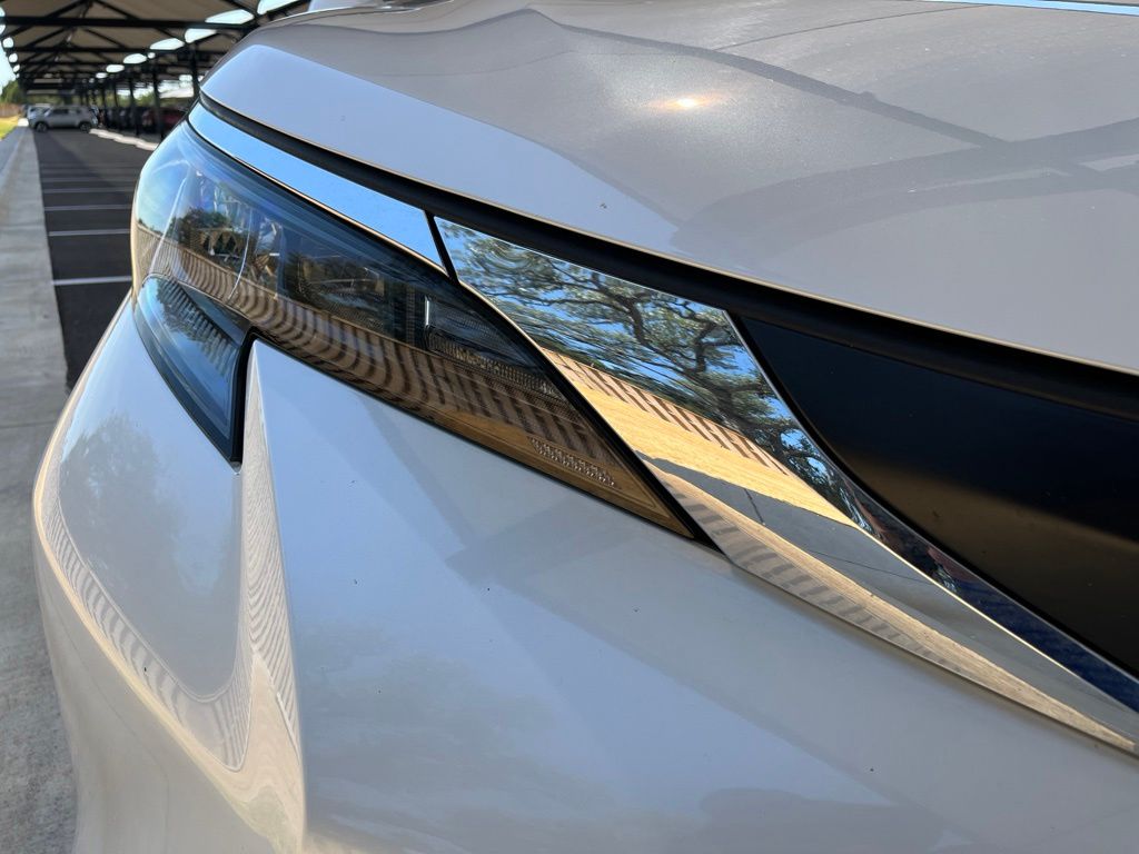 Thumbnail: 2025 Toyota Sienna - 14