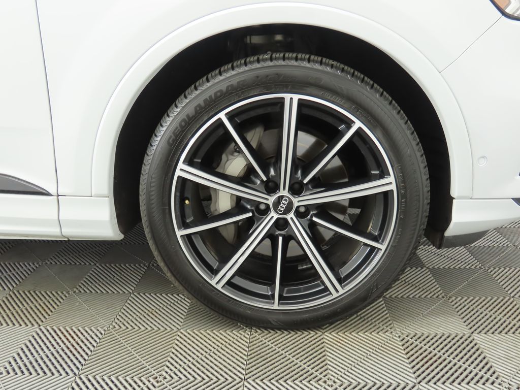 Thumbnail: 2021 Audi Q7 - 32