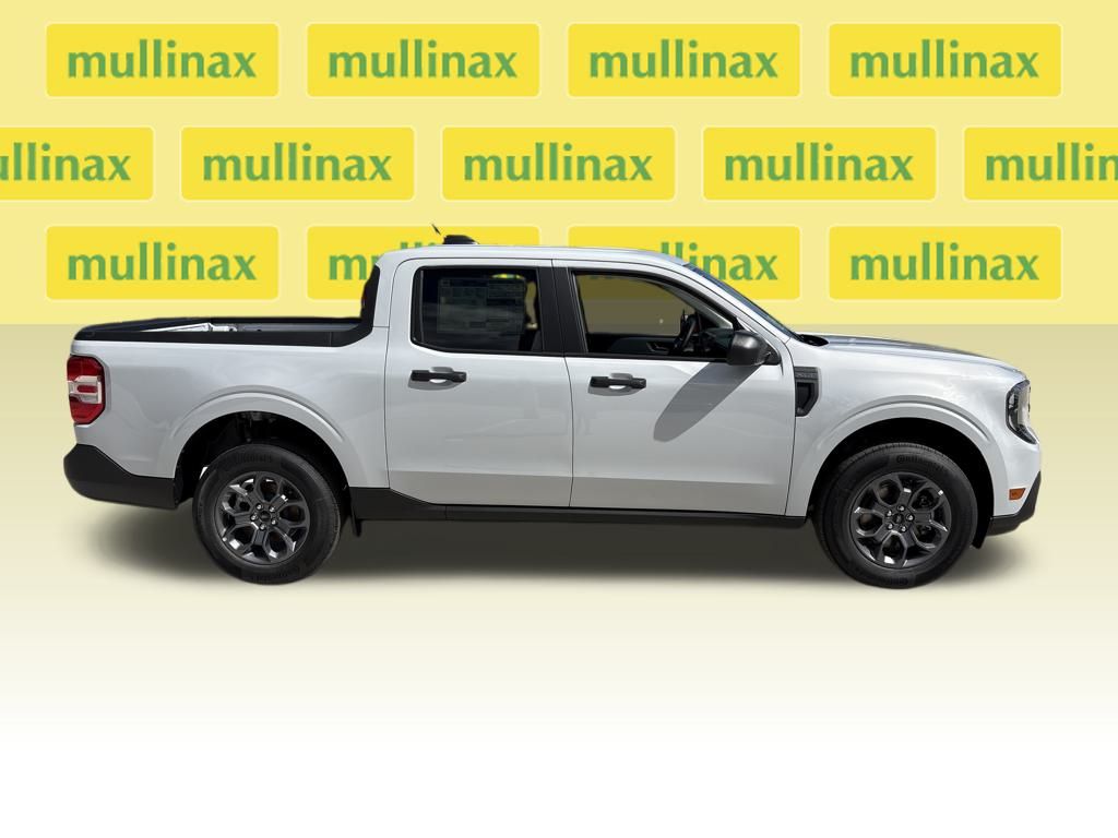 New 2025 White Ford XLT image 2