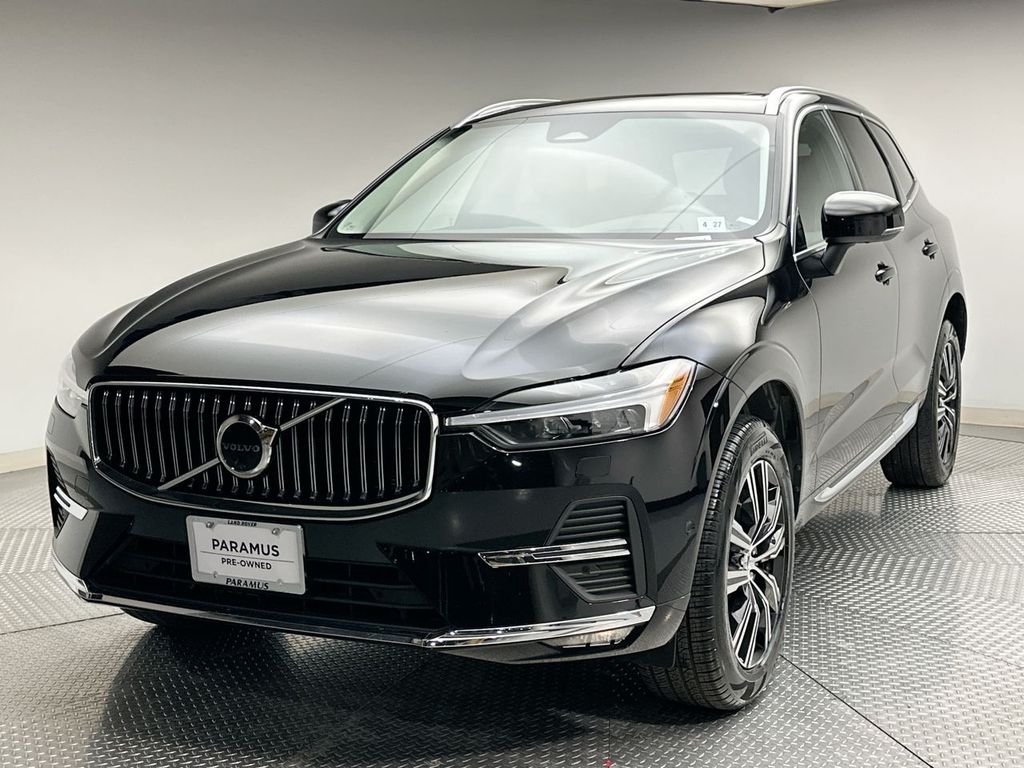 2022 Volvo XC60 B6 Inscription -
                Paramus, NJ