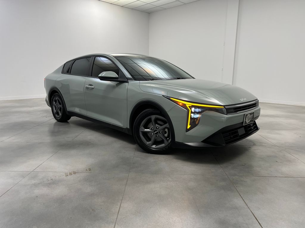 2025 Kia K4 LXS FWD