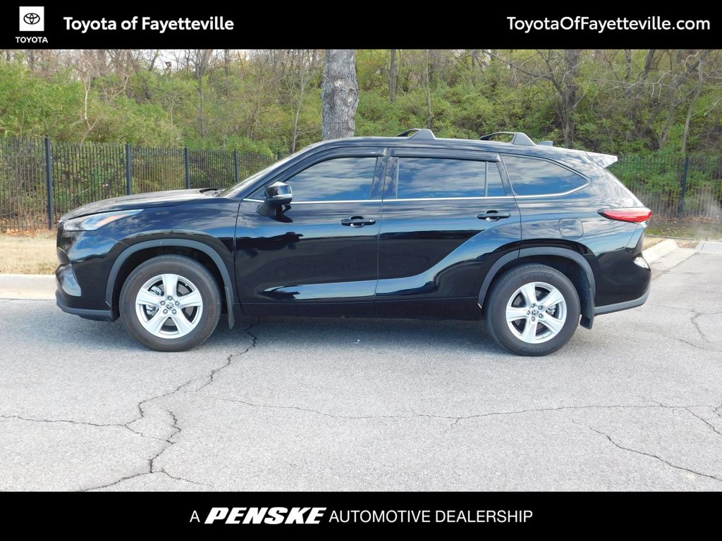 Thumbnail: 2022 Toyota Highlander - 2