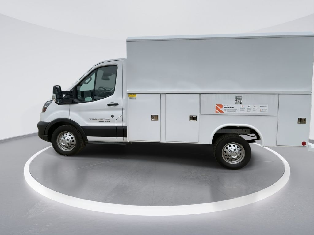 New 2025 Oxford White Ford Cutaway image 5