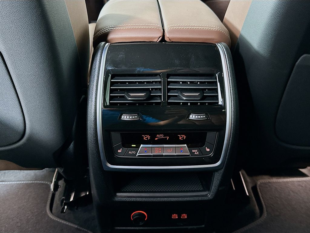 Thumbnail: 2026 BMW X7 - 18