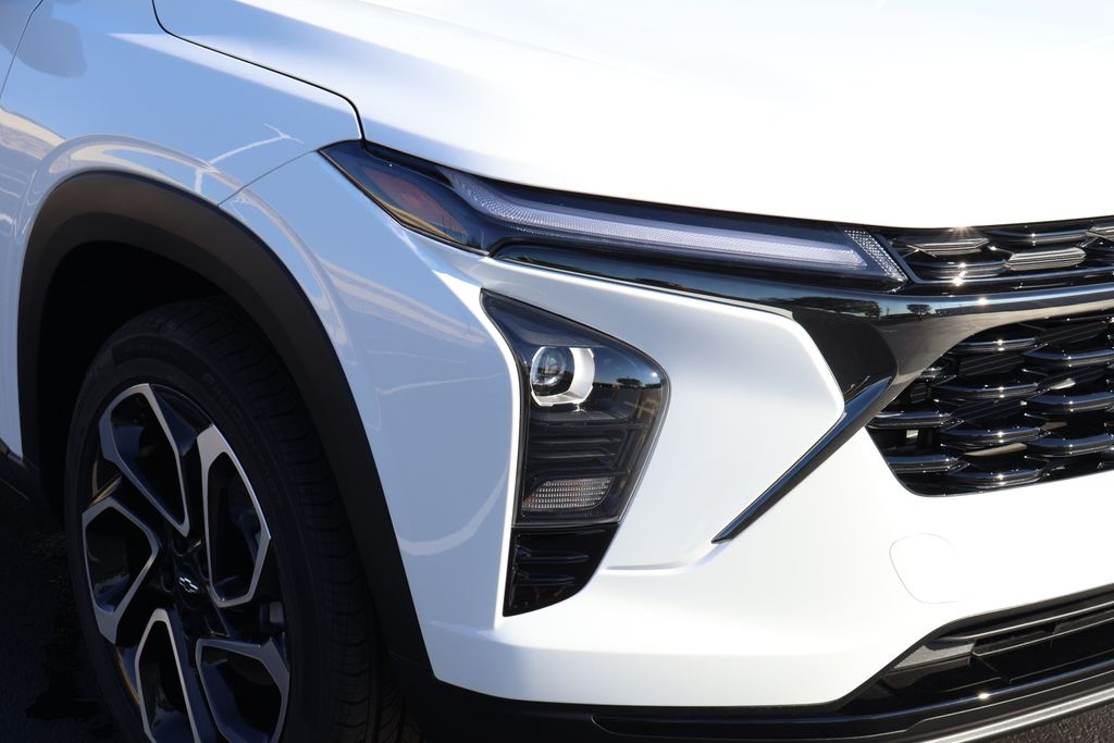 Thumbnail: 2025 Chevrolet Trax - 3