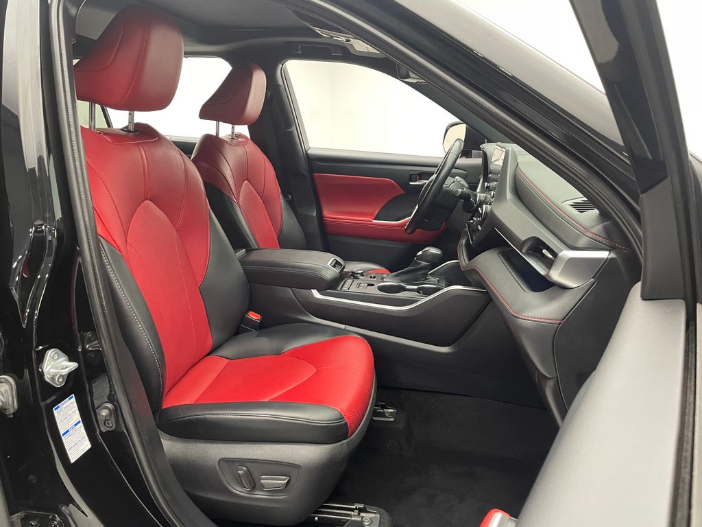 Thumbnail: 2021 Toyota Highlander - 18